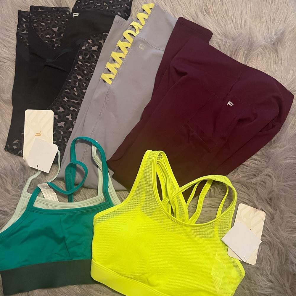 Fabletics bundle of 5 bras , pants NWT XS/S EUC